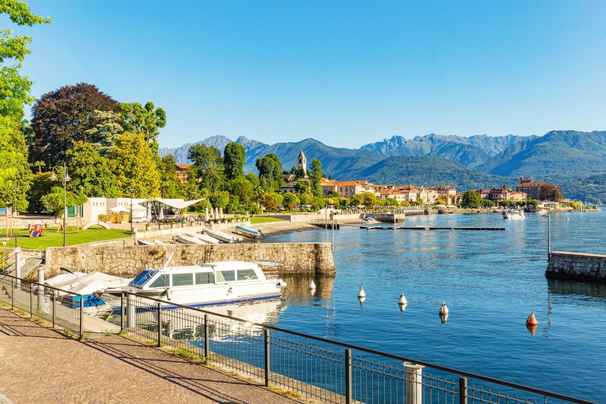 Petalo Bianco 100M From Lake - Happy Rentals バヴェーノ エクステリア 写真