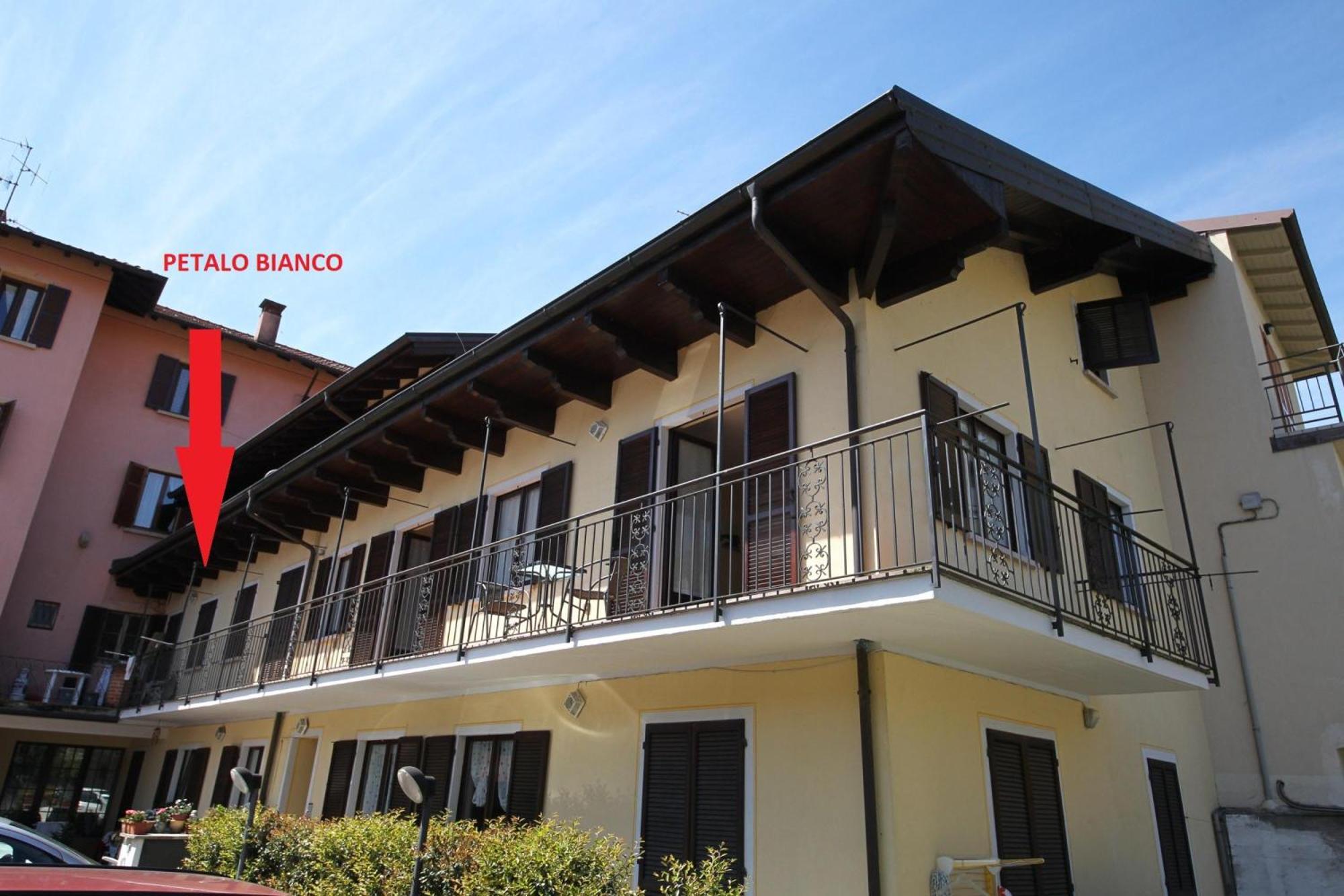 Petalo Bianco 100M From Lake - Happy Rentals バヴェーノ エクステリア 写真