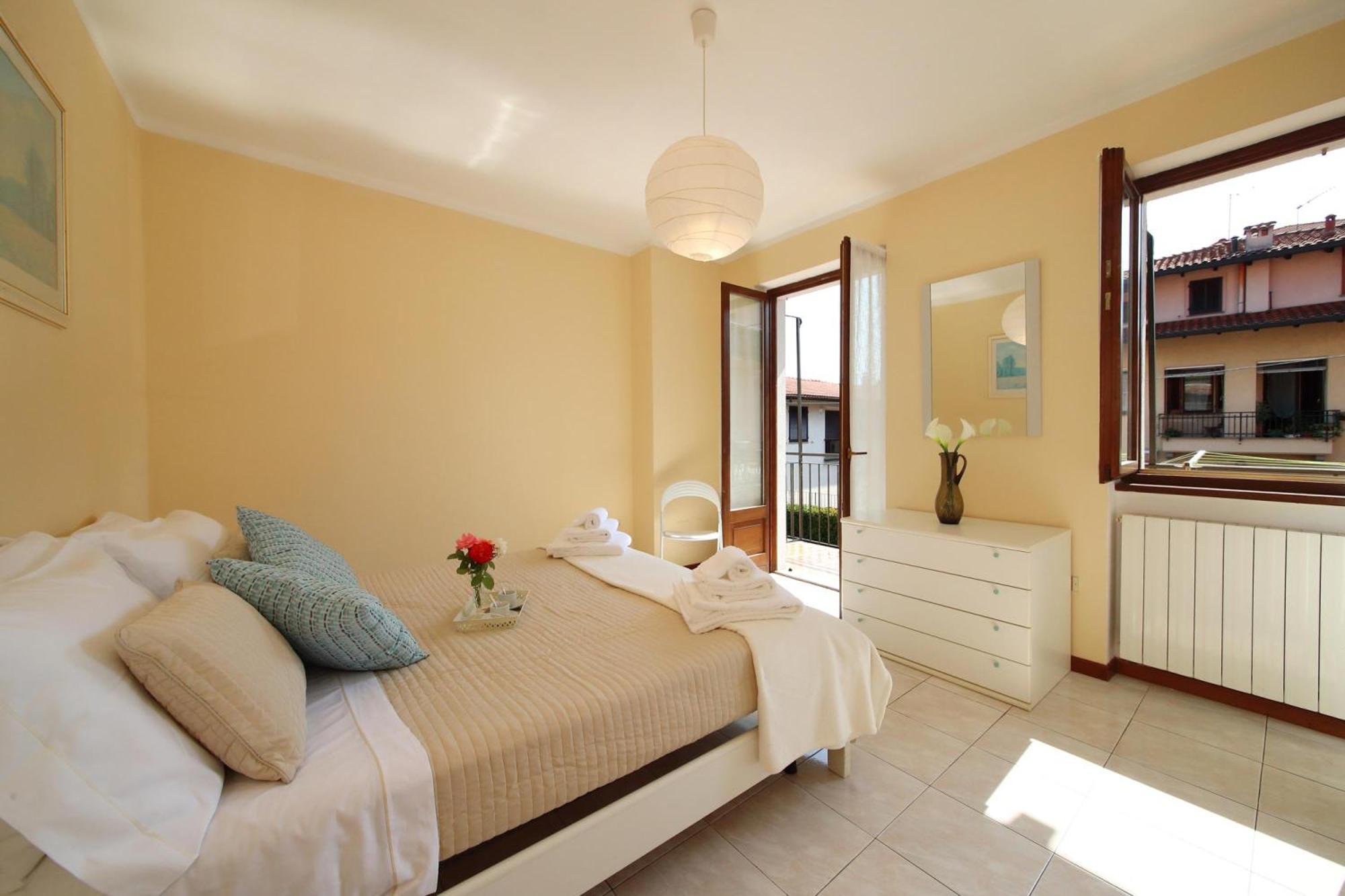 Petalo Bianco 100M From Lake - Happy Rentals バヴェーノ エクステリア 写真